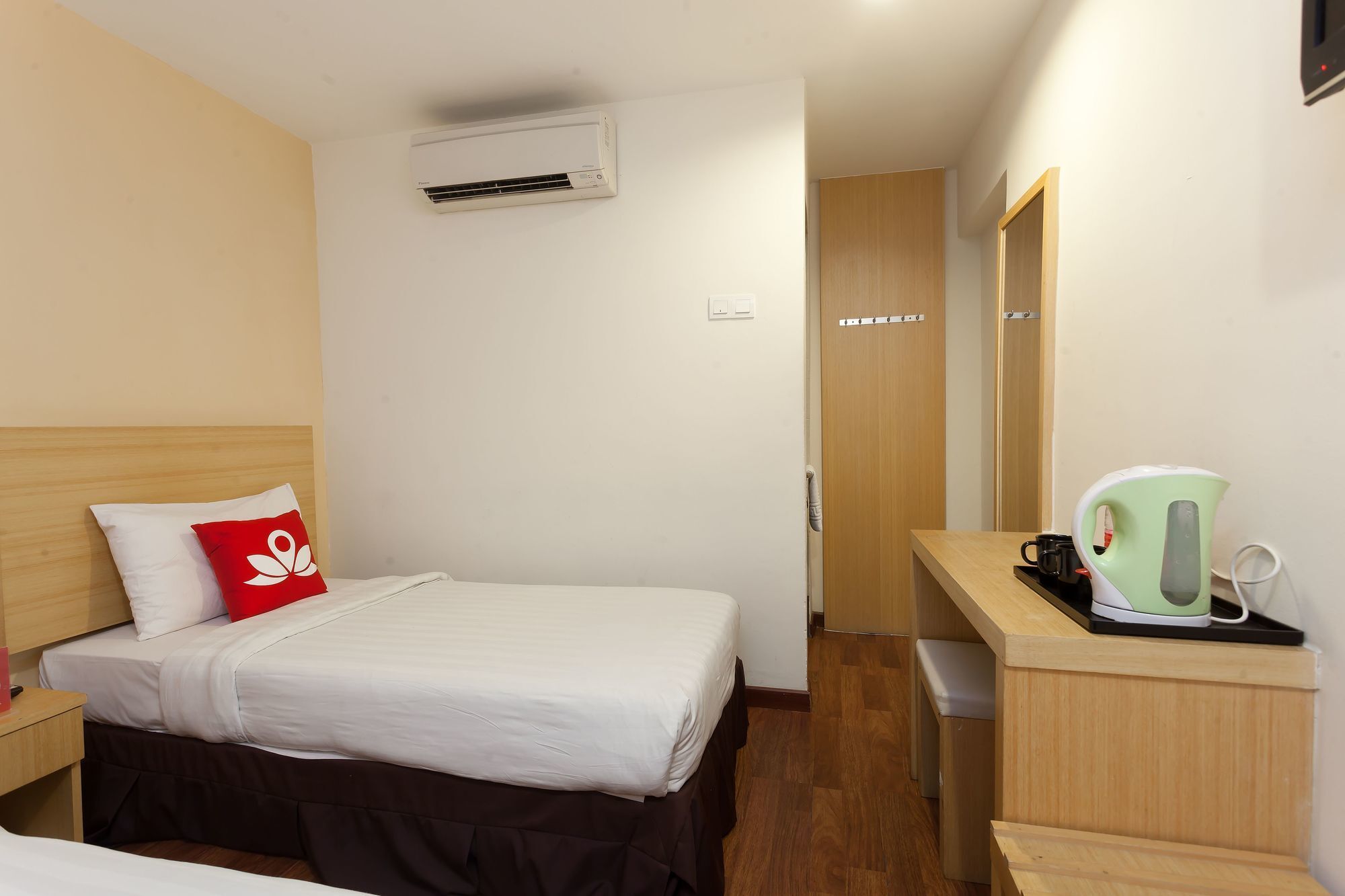 Zen Rooms Opposite Ymca Куала Лумпур Екстериор снимка