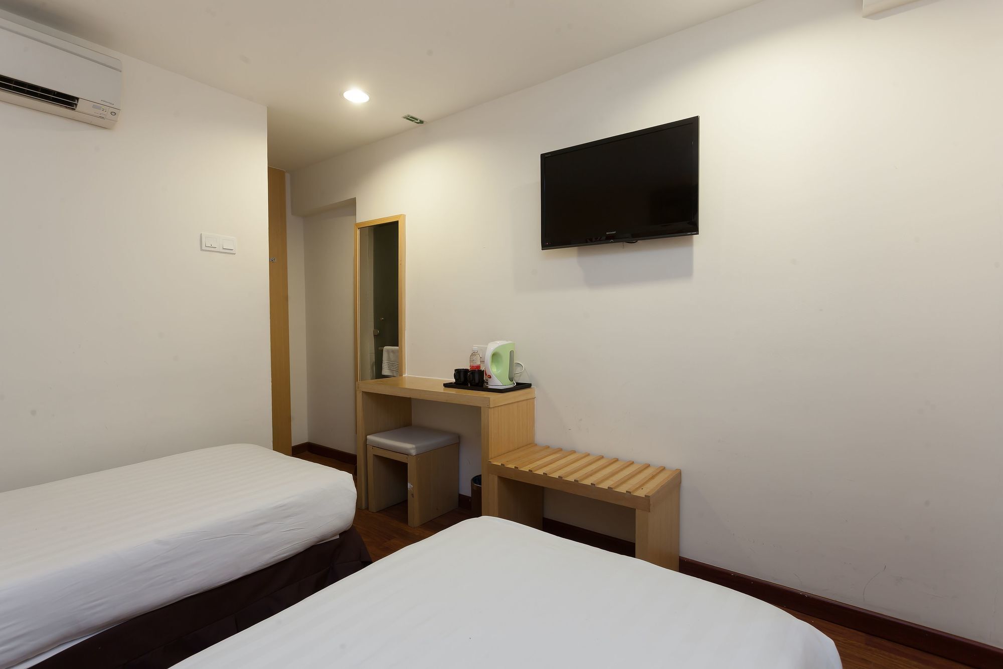 Zen Rooms Opposite Ymca Куала Лумпур Екстериор снимка